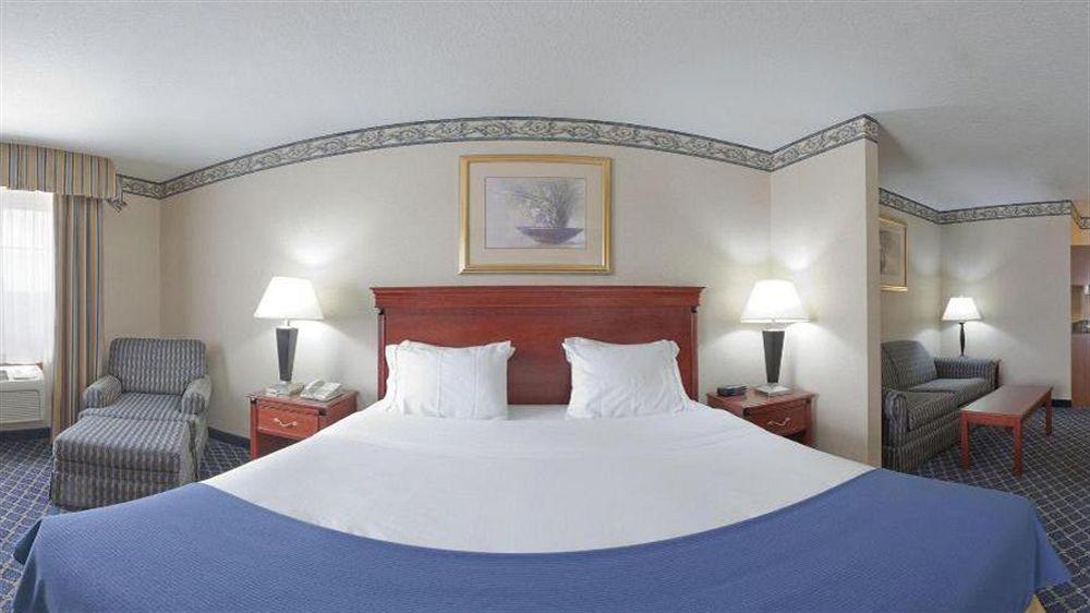 Holiday Inn Express & Suites Danville By Ihg Exterior photo
